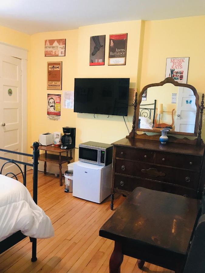 Auberge De Mon Petit Chum B&B Wakefield Esterno foto