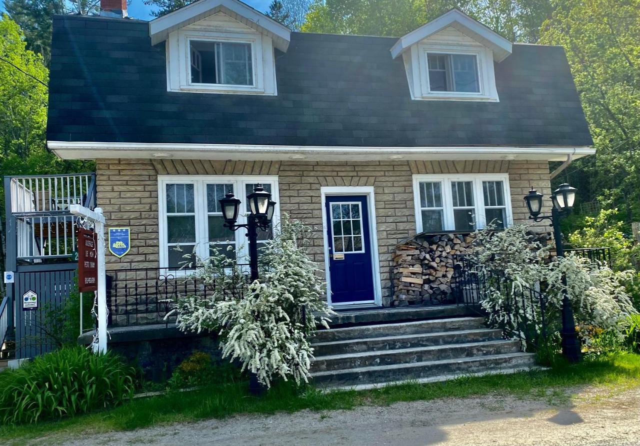 Auberge De Mon Petit Chum B&B Wakefield Esterno foto