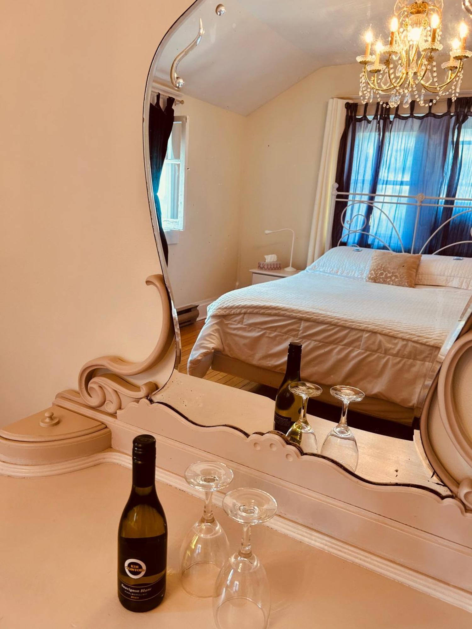 Auberge De Mon Petit Chum B&B Wakefield Esterno foto