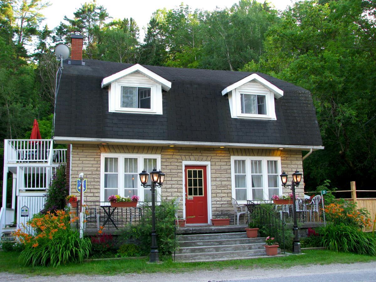 Auberge De Mon Petit Chum B&B Wakefield Esterno foto