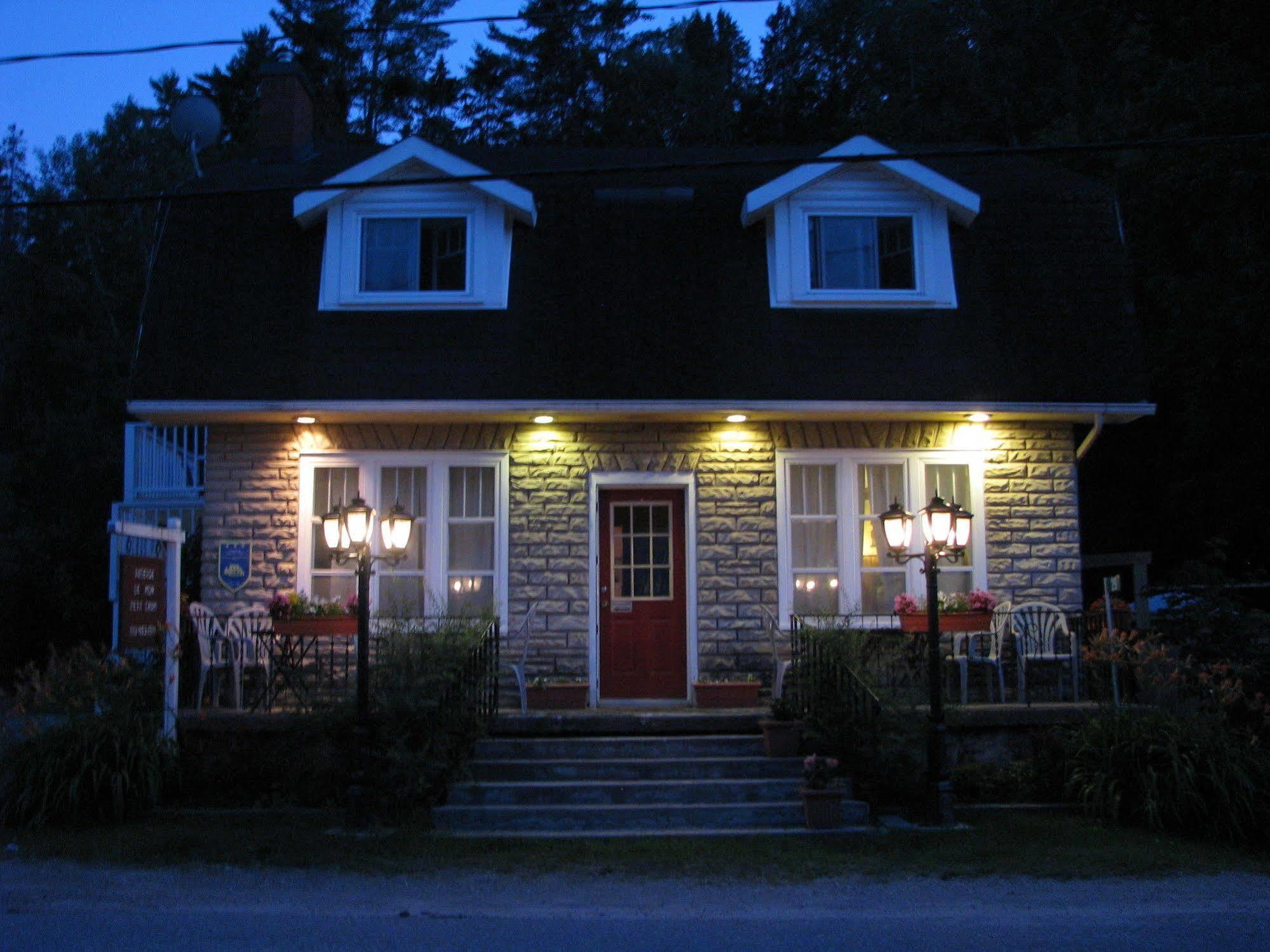 Auberge De Mon Petit Chum B&B Wakefield Esterno foto